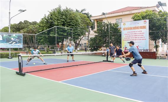 Khai mạc Giải bóng chuyền hơi, pickleball chào mừng 80 năm Ngày truyền thống LLVT Quân khu và Cục Chính trị